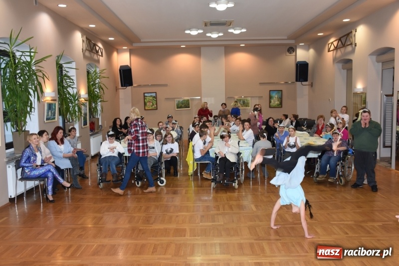 Zdjęcie w galerii na portalu naszraciborz.pl: Święto pieczonego ciasteczka w Tworkowie wiadomości z regionu