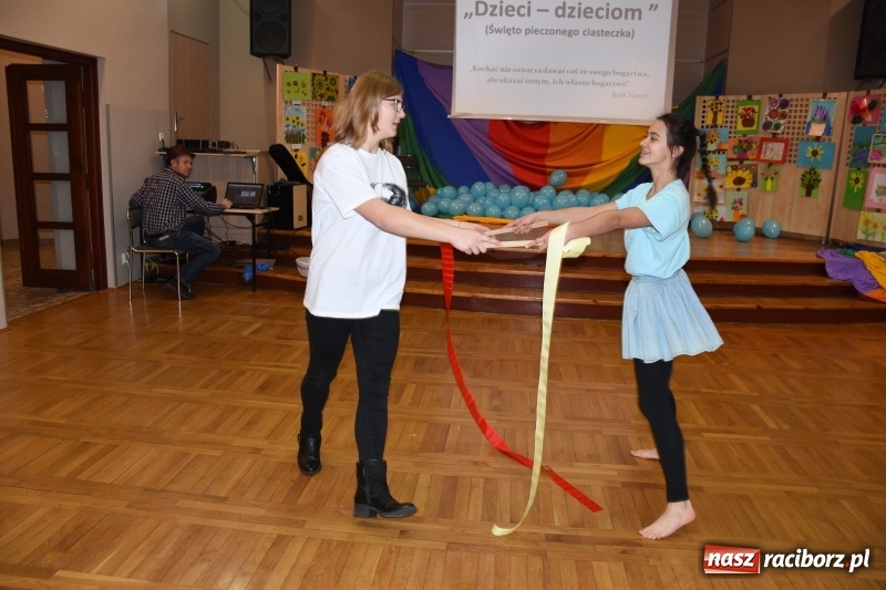 Zdjęcie w galerii na portalu naszraciborz.pl: Święto pieczonego ciasteczka w Tworkowie wiadomości z regionu