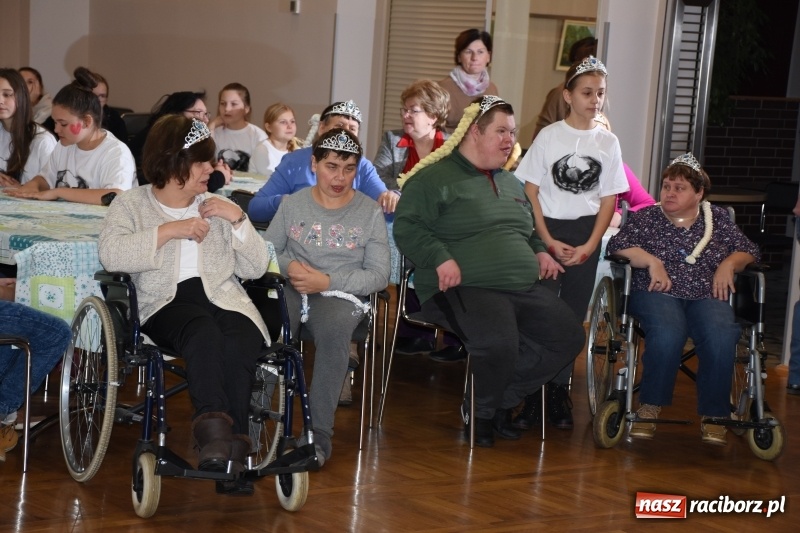 Zdjęcie w galerii na portalu naszraciborz.pl: Święto pieczonego ciasteczka w Tworkowie wiadomości z regionu