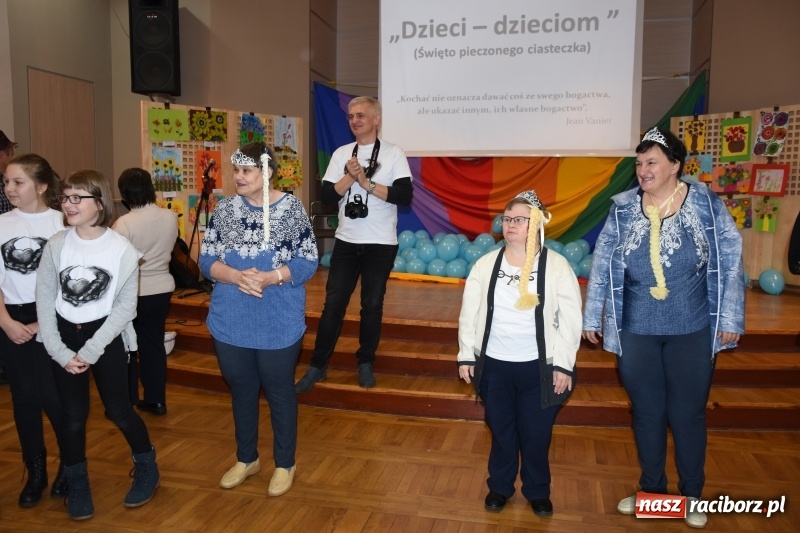 Zdjęcie w galerii na portalu naszraciborz.pl: Święto pieczonego ciasteczka w Tworkowie wiadomości z regionu