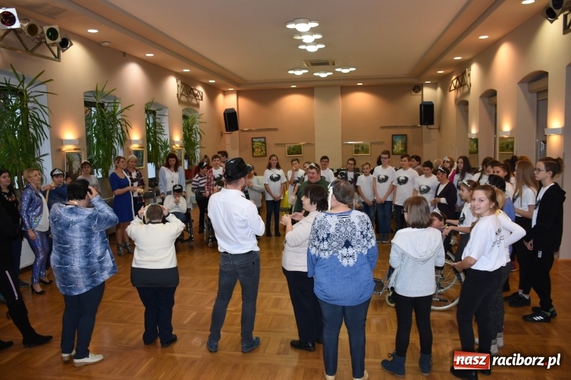 Zdjęcie w galerii na portalu naszraciborz.pl: Święto pieczonego ciasteczka w Tworkowie wiadomości z regionu