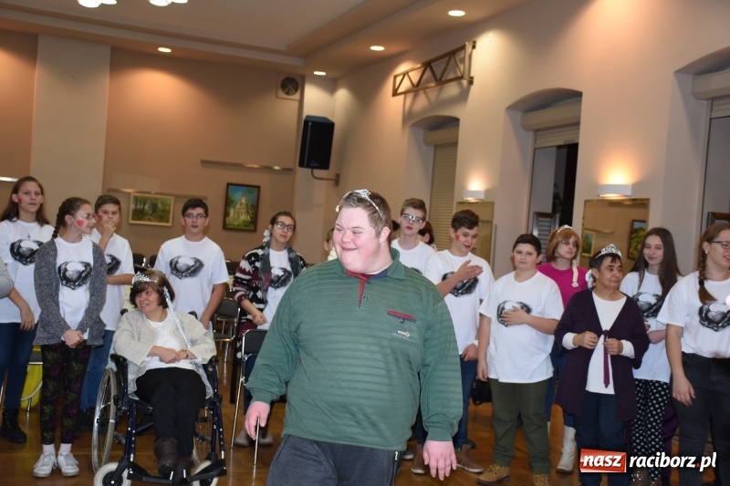 Zdjęcie w galerii na portalu naszraciborz.pl: Święto pieczonego ciasteczka w Tworkowie wiadomości z regionu