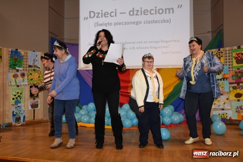 Zdjęcie w galerii na portalu naszraciborz.pl: Święto pieczonego ciasteczka w Tworkowie wiadomości z regionu