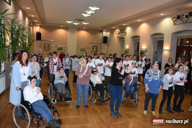 Zdjęcie w galerii na portalu naszraciborz.pl: Święto pieczonego ciasteczka w Tworkowie wiadomości z regionu