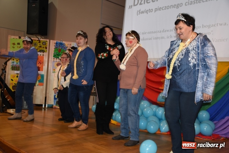 Zdjęcie w galerii na portalu naszraciborz.pl: Święto pieczonego ciasteczka w Tworkowie wiadomości z regionu