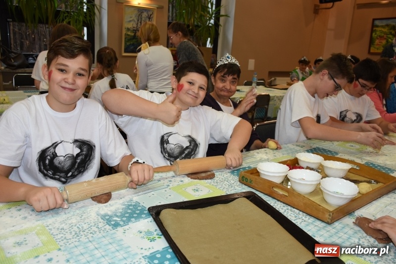 Zdjęcie w galerii na portalu naszraciborz.pl: Święto pieczonego ciasteczka w Tworkowie wiadomości z regionu