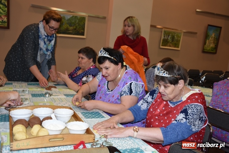 Zdjęcie w galerii na portalu naszraciborz.pl: Święto pieczonego ciasteczka w Tworkowie wiadomości z regionu