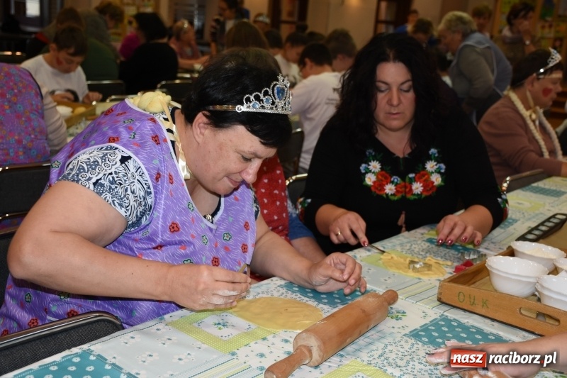 Zdjęcie w galerii na portalu naszraciborz.pl: Święto pieczonego ciasteczka w Tworkowie wiadomości z regionu
