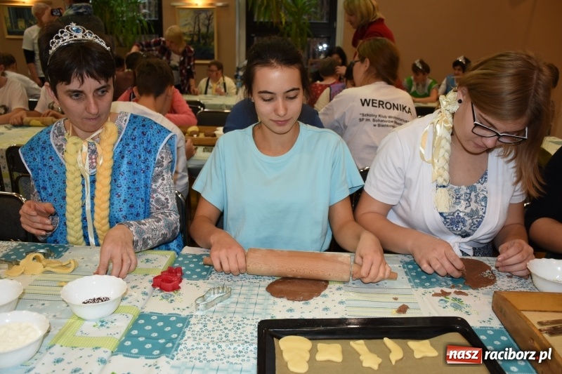 Zdjęcie w galerii na portalu naszraciborz.pl: Święto pieczonego ciasteczka w Tworkowie wiadomości z regionu