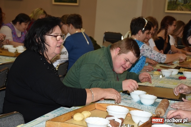 Zdjęcie w galerii na portalu naszraciborz.pl: Święto pieczonego ciasteczka w Tworkowie wiadomości z regionu