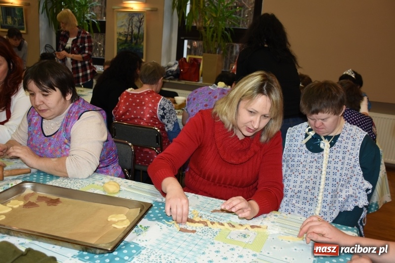 Zdjęcie w galerii na portalu naszraciborz.pl: Święto pieczonego ciasteczka w Tworkowie wiadomości z regionu