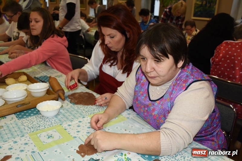 Zdjęcie w galerii na portalu naszraciborz.pl: Święto pieczonego ciasteczka w Tworkowie wiadomości z regionu