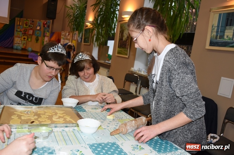 Zdjęcie w galerii na portalu naszraciborz.pl: Święto pieczonego ciasteczka w Tworkowie wiadomości z regionu