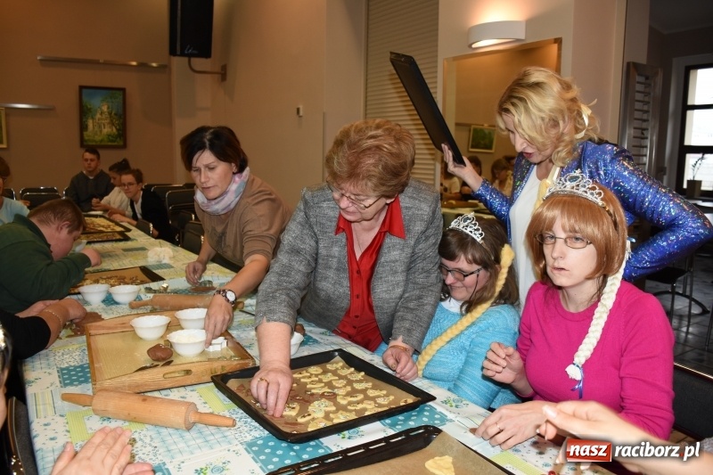 Zdjęcie w galerii na portalu naszraciborz.pl: Święto pieczonego ciasteczka w Tworkowie wiadomości z regionu