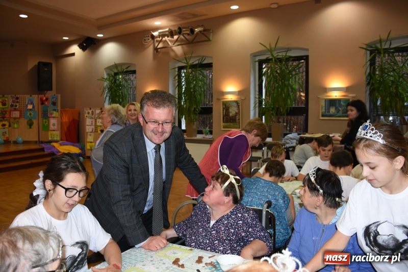 Zdjęcie w galerii na portalu naszraciborz.pl: Święto pieczonego ciasteczka w Tworkowie wiadomości z regionu