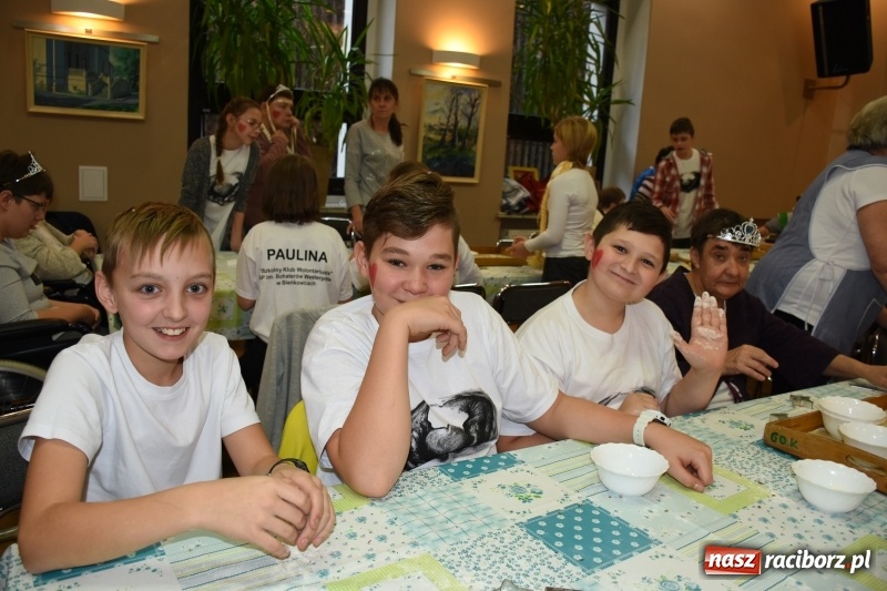 Zdjęcie w galerii na portalu naszraciborz.pl: Święto pieczonego ciasteczka w Tworkowie wiadomości z regionu