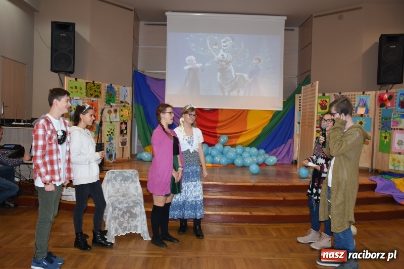 Zdjęcie w galerii na portalu naszraciborz.pl: Święto pieczonego ciasteczka w Tworkowie wiadomości z regionu