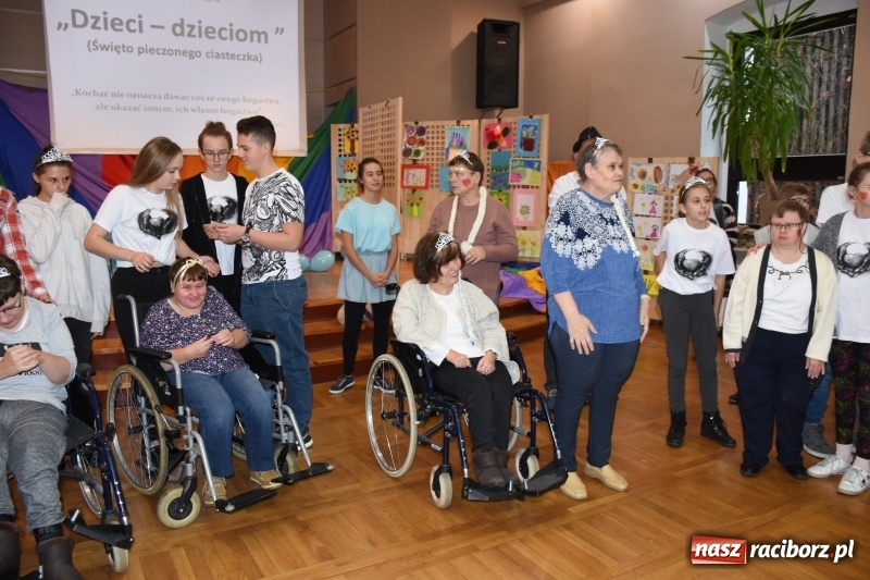 Zdjęcie w galerii na portalu naszraciborz.pl: Święto pieczonego ciasteczka w Tworkowie wiadomości z regionu