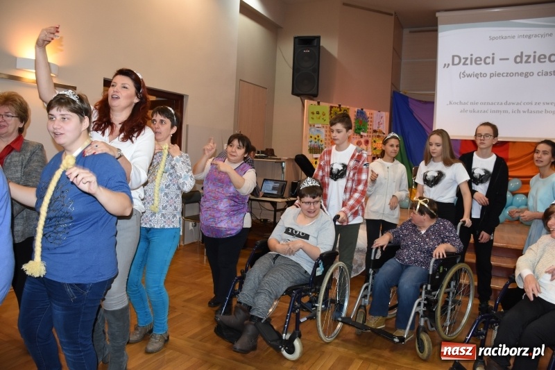 Zdjęcie w galerii na portalu naszraciborz.pl: Święto pieczonego ciasteczka w Tworkowie wiadomości z regionu