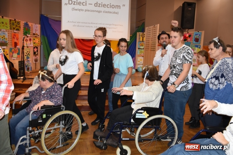 Zdjęcie w galerii na portalu naszraciborz.pl: Święto pieczonego ciasteczka w Tworkowie wiadomości z regionu