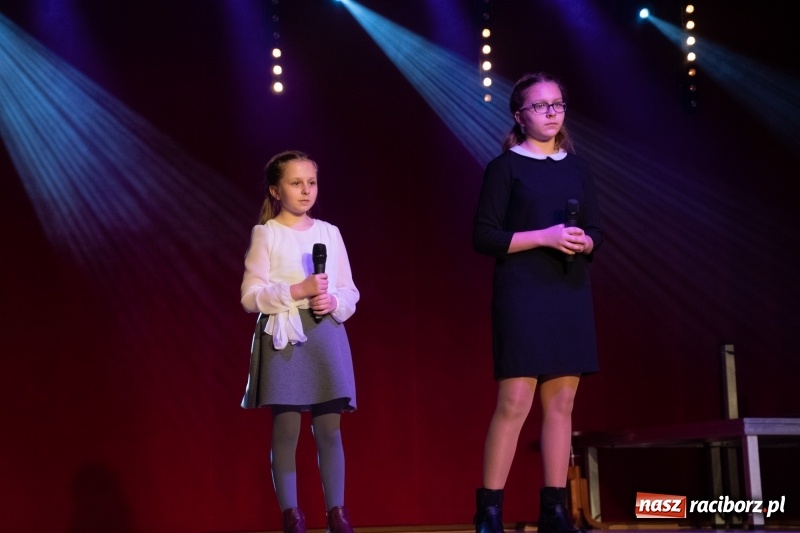 Zdjęcie w galerii na portalu naszraciborz.pl: Gwiazdki Osiemnastki z SP18 zdominowały regionalny konkurs piosenki wiadomości z regionu