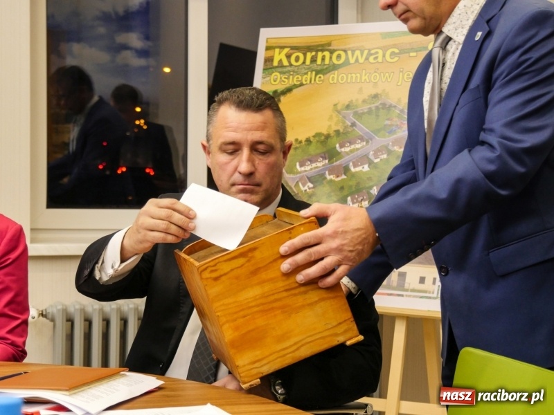 Zdjęcie w galerii na portalu naszraciborz.pl: Rada Gminy Kornowac nowej kadencji rozpoczęła pracę wiadomości z regionu