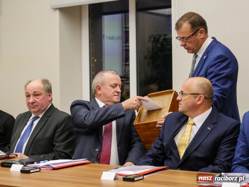 Zdjęcie w galerii na portalu naszraciborz.pl: Rada Gminy Kornowac nowej kadencji rozpoczęła pracę wiadomości z regionu