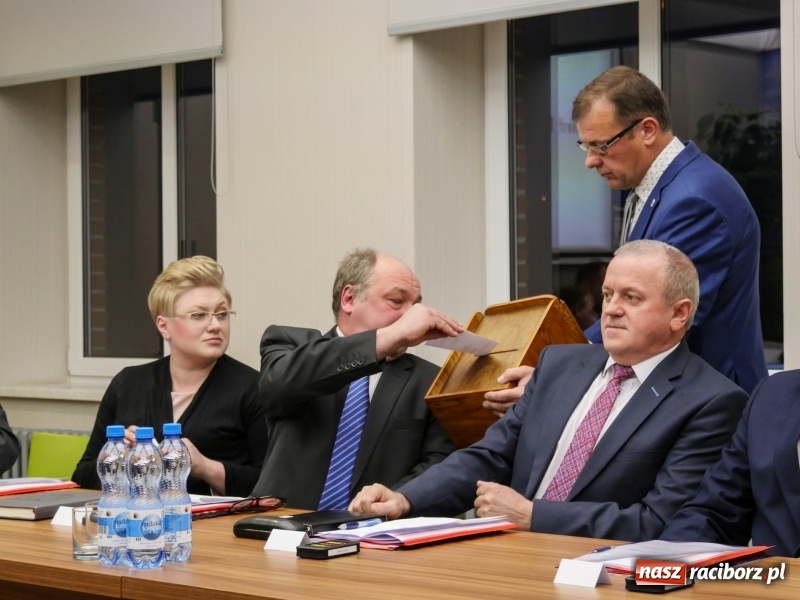 Zdjęcie w galerii na portalu naszraciborz.pl: Rada Gminy Kornowac nowej kadencji rozpoczęła pracę wiadomości z regionu