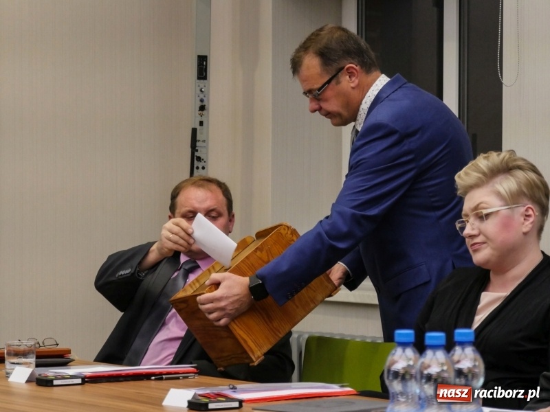 Zdjęcie w galerii na portalu naszraciborz.pl: Rada Gminy Kornowac nowej kadencji rozpoczęła pracę wiadomości z regionu