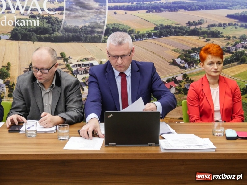 Zdjęcie w galerii na portalu naszraciborz.pl: Rada Gminy Kornowac nowej kadencji rozpoczęła pracę wiadomości z regionu