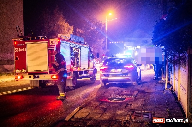 Zdjęcie w galerii na portalu naszraciborz.pl: Polo staranowało ogrodzenie na Hulczyńskiej  wiadomości z regionu