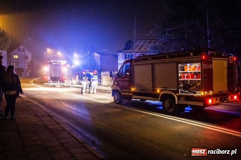 Zdjęcie w galerii na portalu naszraciborz.pl: Polo staranowało ogrodzenie na Hulczyńskiej  wiadomości z regionu