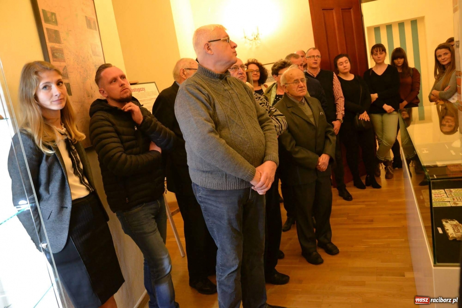 Zdjęcie w galerii na portalu naszraciborz.pl: Gabloty pamięci. Nowa wystawa na zamku od Stowarzyszenia ODRA 1945  wiadomości z regionu
