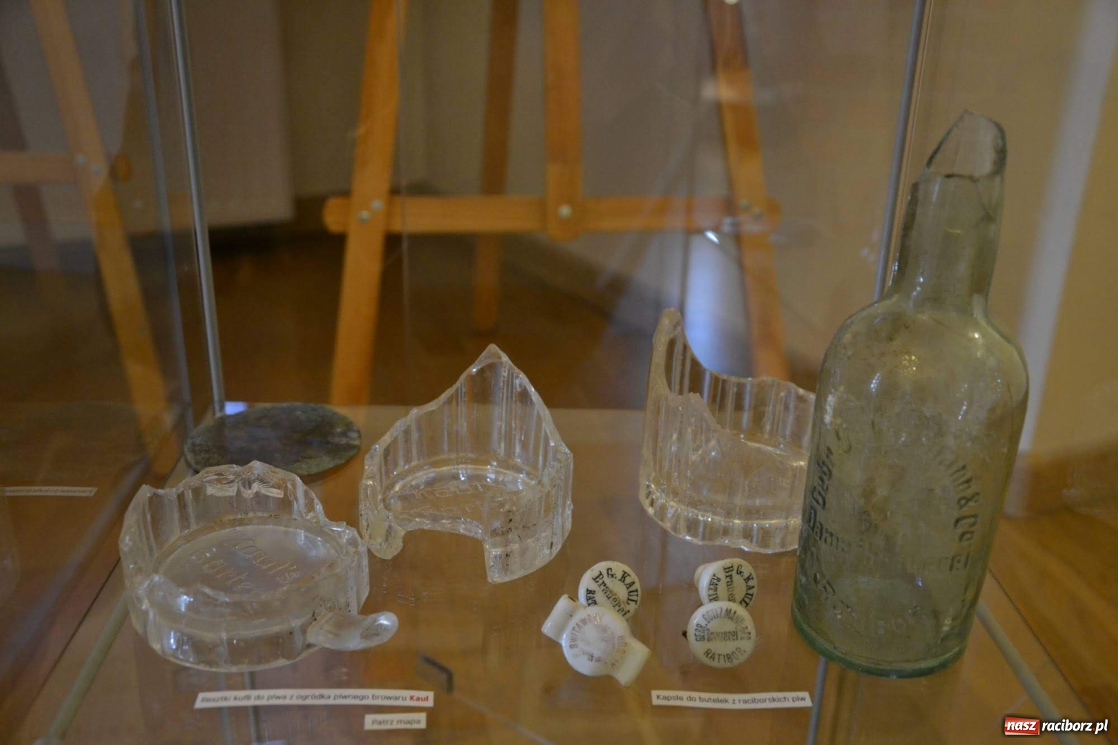 Zdjęcie w galerii na portalu naszraciborz.pl: Gabloty pamięci. Nowa wystawa na zamku od Stowarzyszenia ODRA 1945  wiadomości z regionu