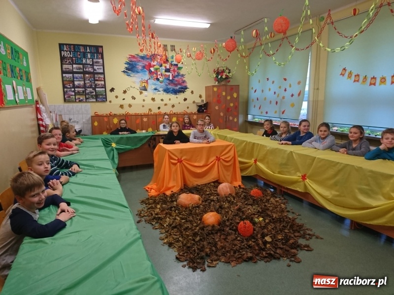 Zdjęcie w galerii na portalu naszraciborz.pl: Thanksgiving Day – dzień kultury amerykańskiej w pietrowickiej szkole wiadomości z regionu