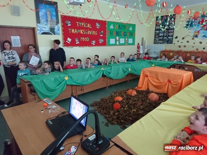 Zdjęcie w galerii na portalu naszraciborz.pl: Thanksgiving Day – dzień kultury amerykańskiej w pietrowickiej szkole wiadomości z regionu