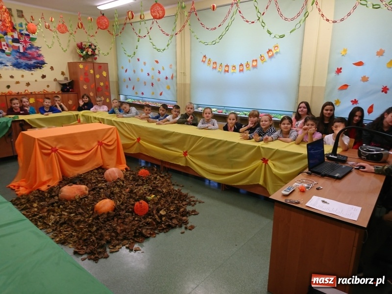 Zdjęcie w galerii na portalu naszraciborz.pl: Thanksgiving Day – dzień kultury amerykańskiej w pietrowickiej szkole wiadomości z regionu