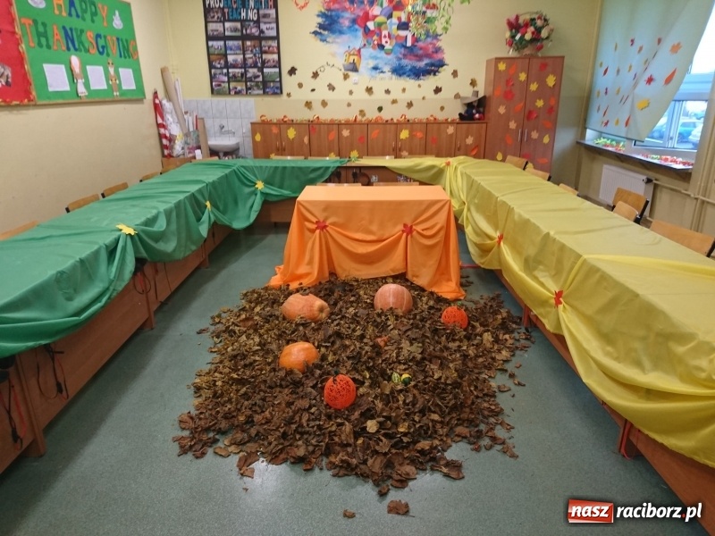 Zdjęcie w galerii na portalu naszraciborz.pl: Thanksgiving Day – dzień kultury amerykańskiej w pietrowickiej szkole wiadomości z regionu