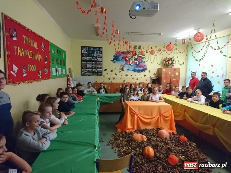 Zdjęcie w galerii na portalu naszraciborz.pl: Thanksgiving Day – dzień kultury amerykańskiej w pietrowickiej szkole wiadomości z regionu