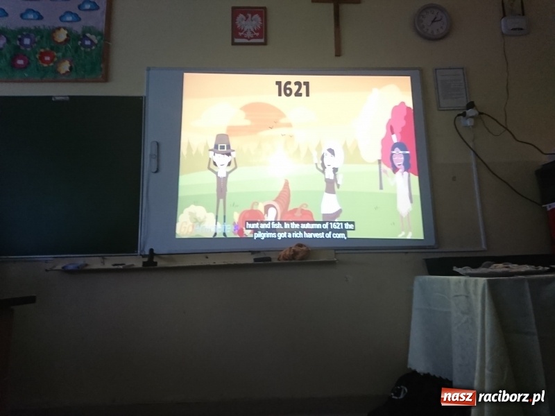 Zdjęcie w galerii na portalu naszraciborz.pl: Thanksgiving Day – dzień kultury amerykańskiej w pietrowickiej szkole wiadomości z regionu