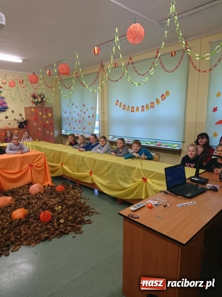 Zdjęcie w galerii na portalu naszraciborz.pl: Thanksgiving Day – dzień kultury amerykańskiej w pietrowickiej szkole wiadomości z regionu