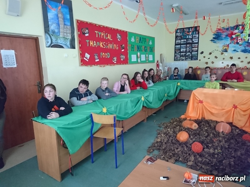 Zdjęcie w galerii na portalu naszraciborz.pl: Thanksgiving Day – dzień kultury amerykańskiej w pietrowickiej szkole wiadomości z regionu