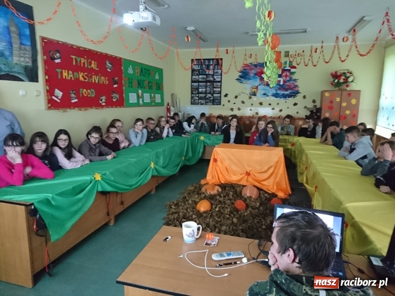 Zdjęcie w galerii na portalu naszraciborz.pl: Thanksgiving Day – dzień kultury amerykańskiej w pietrowickiej szkole wiadomości z regionu