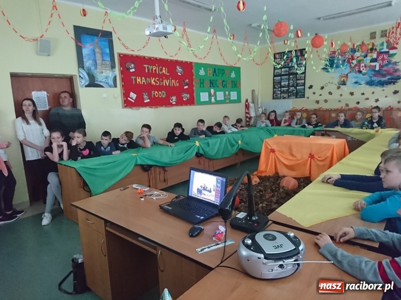Zdjęcie w galerii na portalu naszraciborz.pl: Thanksgiving Day – dzień kultury amerykańskiej w pietrowickiej szkole wiadomości z regionu