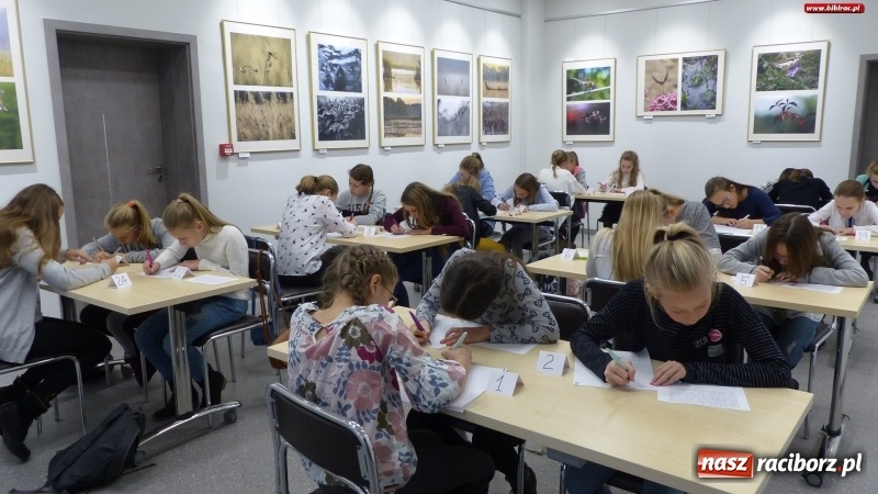 Zdjęcie w galerii na portalu naszraciborz.pl: Powiatowy Konkurs Pięknego Pisania Zostań Mistrzem kaligrafii wiadomości z regionu