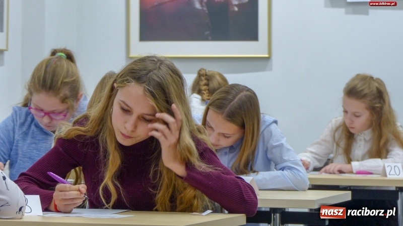 Zdjęcie w galerii na portalu naszraciborz.pl: Powiatowy Konkurs Pięknego Pisania Zostań Mistrzem kaligrafii wiadomości z regionu