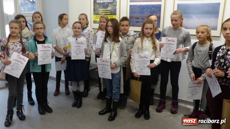 Zdjęcie w galerii na portalu naszraciborz.pl: Powiatowy Konkurs Pięknego Pisania Zostań Mistrzem kaligrafii wiadomości z regionu