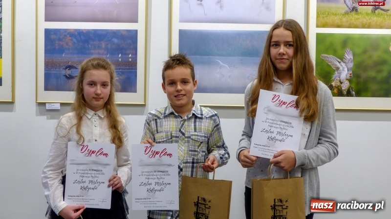 Zdjęcie w galerii na portalu naszraciborz.pl: Powiatowy Konkurs Pięknego Pisania Zostań Mistrzem kaligrafii wiadomości z regionu