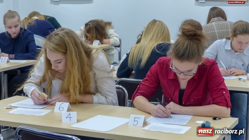 Zdjęcie w galerii na portalu naszraciborz.pl: Powiatowy Konkurs Pięknego Pisania Zostań Mistrzem kaligrafii wiadomości z regionu