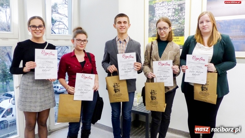 Zdjęcie w galerii na portalu naszraciborz.pl: Powiatowy Konkurs Pięknego Pisania Zostań Mistrzem kaligrafii wiadomości z regionu